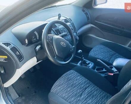 Серый Киа Сид, объемом двигателя 1.58 л и пробегом 250 тыс. км за 5500 $, фото 10 на Automoto.ua