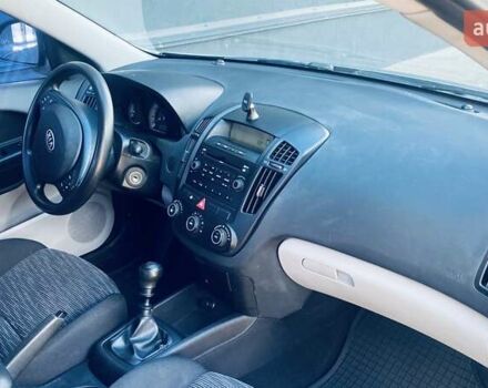 Серый Киа Сид, объемом двигателя 1.58 л и пробегом 250 тыс. км за 5500 $, фото 25 на Automoto.ua