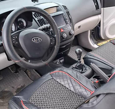 Сірий Кіа Сід, об'ємом двигуна 1.4 л та пробігом 258 тис. км за 4800 $, фото 5 на Automoto.ua
