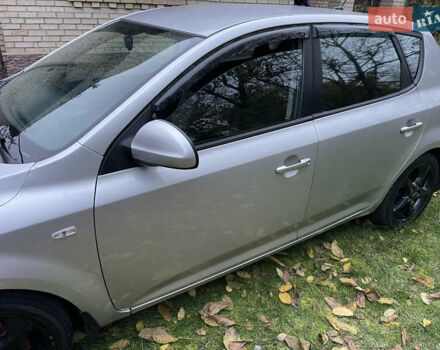 Серый Киа Сид, объемом двигателя 1.4 л и пробегом 273 тыс. км за 4800 $, фото 3 на Automoto.ua