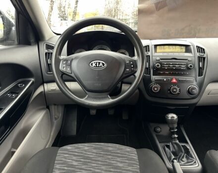 Серый Киа Сид, объемом двигателя 1.6 л и пробегом 201 тыс. км за 5300 $, фото 13 на Automoto.ua