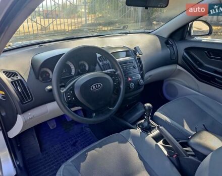 Серый Киа Сид, объемом двигателя 1.4 л и пробегом 294 тыс. км за 4300 $, фото 7 на Automoto.ua