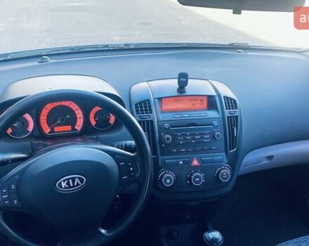Серый Киа Сид, объемом двигателя 1.58 л и пробегом 250 тыс. км за 5500 $, фото 17 на Automoto.ua