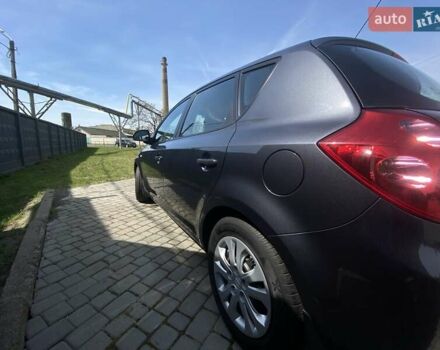 Серый Киа Сид, объемом двигателя 1.4 л и пробегом 145 тыс. км за 7500 $, фото 5 на Automoto.ua