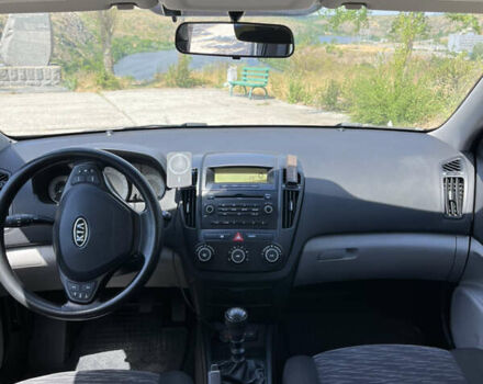 Серый Киа Сид, объемом двигателя 1.4 л и пробегом 176 тыс. км за 5800 $, фото 15 на Automoto.ua
