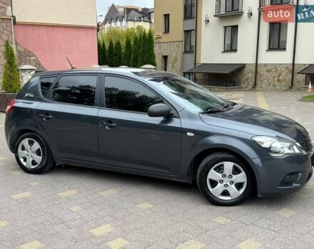 Серый Киа Сид, объемом двигателя 1.4 л и пробегом 200 тыс. км за 4999 $, фото 1 на Automoto.ua