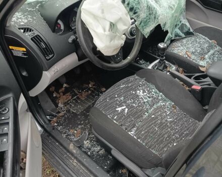 Серый Киа Сид, объемом двигателя 0 л и пробегом 216 тыс. км за 1000 $, фото 2 на Automoto.ua