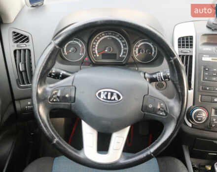 Серый Киа Сид, объемом двигателя 1.6 л и пробегом 213 тыс. км за 6500 $, фото 16 на Automoto.ua