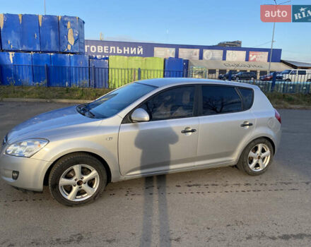 Серый Киа Сид, объемом двигателя 1.4 л и пробегом 210 тыс. км за 5000 $, фото 7 на Automoto.ua