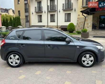 Серый Киа Сид, объемом двигателя 1.4 л и пробегом 200 тыс. км за 4999 $, фото 2 на Automoto.ua