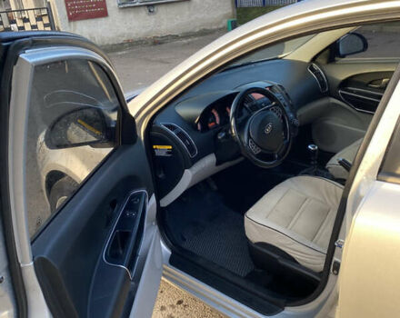 Серый Киа Сид, объемом двигателя 1.4 л и пробегом 210 тыс. км за 5000 $, фото 3 на Automoto.ua