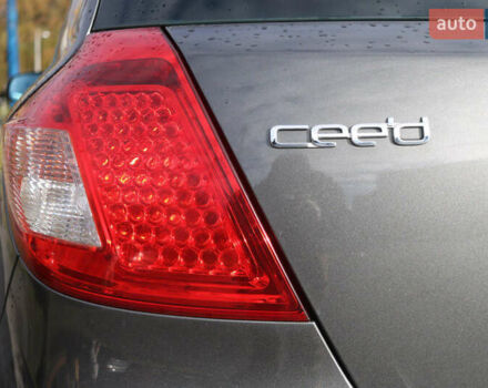 Серый Киа Сид, объемом двигателя 1.6 л и пробегом 213 тыс. км за 6500 $, фото 12 на Automoto.ua