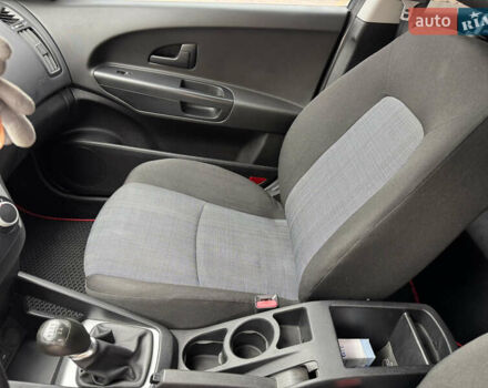 Серый Киа Сид, объемом двигателя 1.4 л и пробегом 200 тыс. км за 4999 $, фото 9 на Automoto.ua