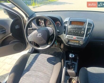 Серый Киа Сид, объемом двигателя 1.6 л и пробегом 257 тыс. км за 5750 $, фото 16 на Automoto.ua