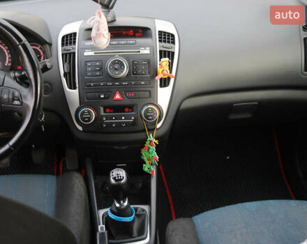 Серый Киа Сид, объемом двигателя 1.6 л и пробегом 213 тыс. км за 6500 $, фото 9 на Automoto.ua