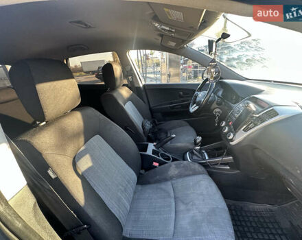 Серый Киа Сид, объемом двигателя 1.59 л и пробегом 187 тыс. км за 5100 $, фото 9 на Automoto.ua