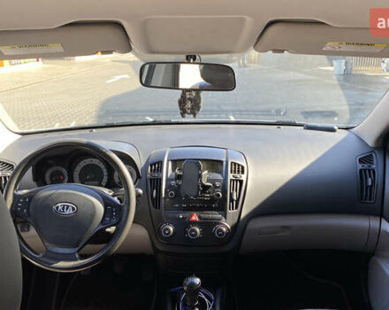 Сірий Кіа Сід, об'ємом двигуна 1.59 л та пробігом 169 тис. км за 6000 $, фото 9 на Automoto.ua