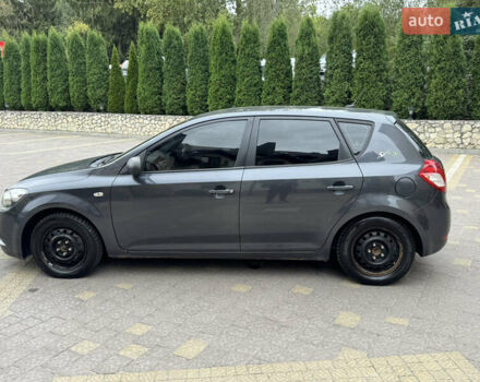 Серый Киа Сид, объемом двигателя 1.4 л и пробегом 200 тыс. км за 4999 $, фото 6 на Automoto.ua
