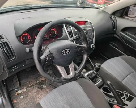 Серый Киа Сид, объемом двигателя 1.4 л и пробегом 202 тыс. км за 5890 $, фото 19 на Automoto.ua