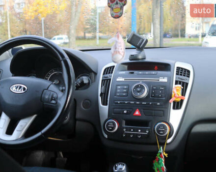 Серый Киа Сид, объемом двигателя 1.6 л и пробегом 213 тыс. км за 6500 $, фото 10 на Automoto.ua