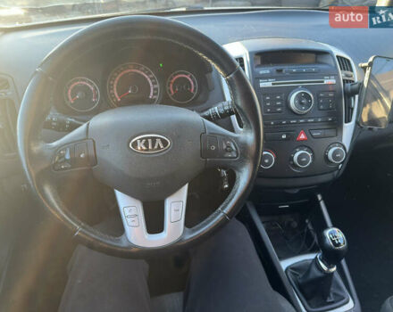 Серый Киа Сид, объемом двигателя 1.59 л и пробегом 187 тыс. км за 5100 $, фото 5 на Automoto.ua