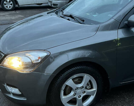 Серый Киа Сид, объемом двигателя 1.58 л и пробегом 187 тыс. км за 6500 $, фото 4 на Automoto.ua