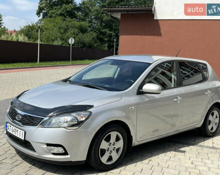 Серый Киа Сид, объемом двигателя 1.6 л и пробегом 292 тыс. км за 6400 $, фото 3 на Automoto.ua