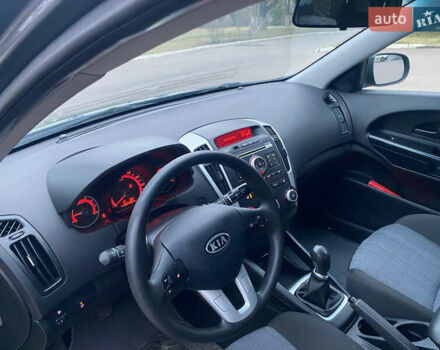 Сірий Кіа Сід, об'ємом двигуна 1.4 л та пробігом 207 тис. км за 5850 $, фото 27 на Automoto.ua