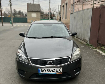 Серый Киа Сид, объемом двигателя 1.4 л и пробегом 227 тыс. км за 6000 $, фото 1 на Automoto.ua