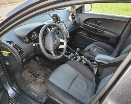 Серый Киа Сид, объемом двигателя 1.4 л и пробегом 245 тыс. км за 5200 $, фото 5 на Automoto.ua