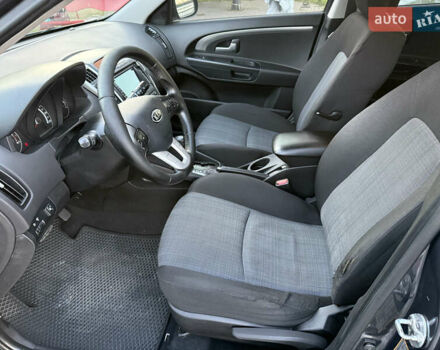 Серый Киа Сид, объемом двигателя 1.59 л и пробегом 300 тыс. км за 6999 $, фото 12 на Automoto.ua