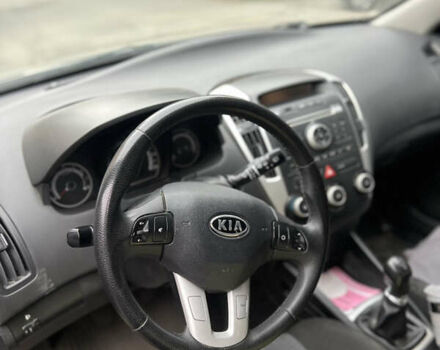 Серый Киа Сид, объемом двигателя 1.4 л и пробегом 227 тыс. км за 6000 $, фото 3 на Automoto.ua