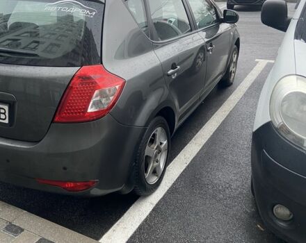 Серый Киа Сид, объемом двигателя 1.4 л и пробегом 200 тыс. км за 7000 $, фото 1 на Automoto.ua