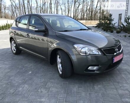 Серый Киа Сид, объемом двигателя 1.6 л и пробегом 169 тыс. км за 7000 $, фото 1 на Automoto.ua