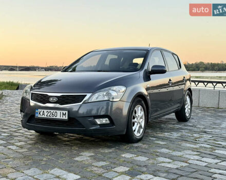 Серый Киа Сид, объемом двигателя 1.59 л и пробегом 300 тыс. км за 6999 $, фото 2 на Automoto.ua
