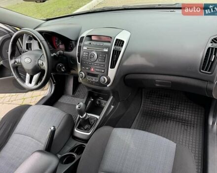 Серый Киа Сид, объемом двигателя 1.6 л и пробегом 241 тыс. км за 7300 $, фото 31 на Automoto.ua