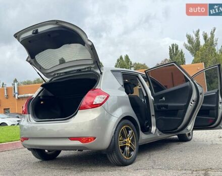 Серый Киа Сид, объемом двигателя 1.6 л и пробегом 241 тыс. км за 7300 $, фото 21 на Automoto.ua