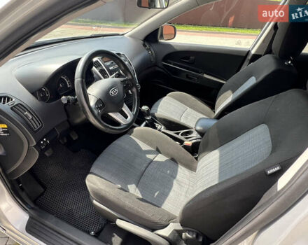 Серый Киа Сид, объемом двигателя 1.6 л и пробегом 292 тыс. км за 6400 $, фото 26 на Automoto.ua