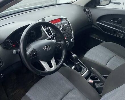 Серый Киа Сид, объемом двигателя 1.4 л и пробегом 200 тыс. км за 7000 $, фото 5 на Automoto.ua
