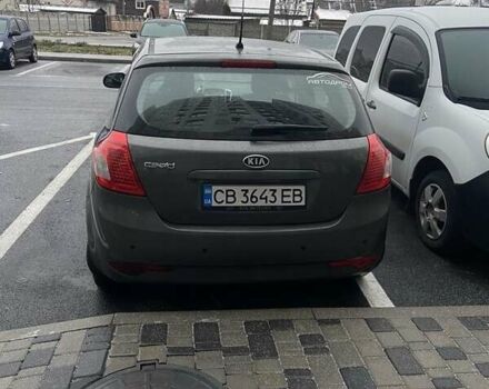 Серый Киа Сид, объемом двигателя 1.4 л и пробегом 200 тыс. км за 7000 $, фото 2 на Automoto.ua