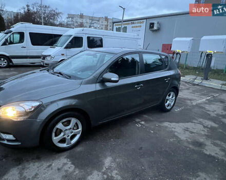 Серый Киа Сид, объемом двигателя 1.58 л и пробегом 187 тыс. км за 6500 $, фото 5 на Automoto.ua