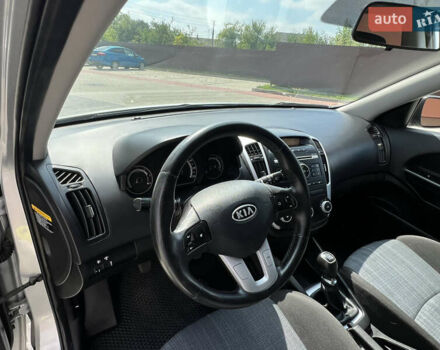 Серый Киа Сид, объемом двигателя 1.6 л и пробегом 292 тыс. км за 6400 $, фото 27 на Automoto.ua