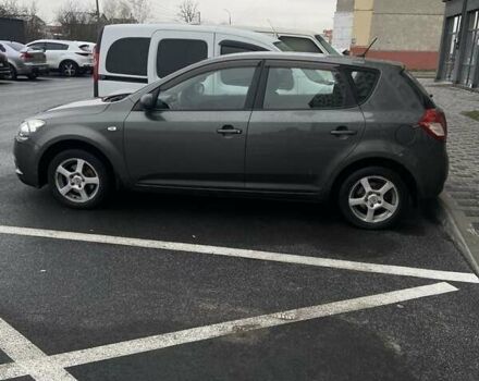 Серый Киа Сид, объемом двигателя 1.4 л и пробегом 200 тыс. км за 7000 $, фото 3 на Automoto.ua