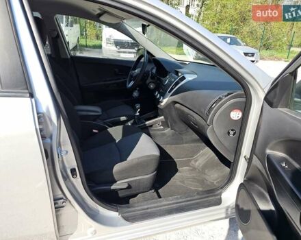 Серый Киа Сид, объемом двигателя 1.4 л и пробегом 154 тыс. км за 6700 $, фото 8 на Automoto.ua