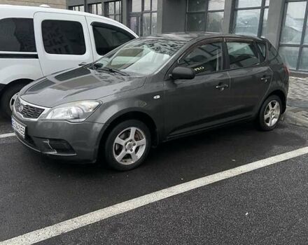 Серый Киа Сид, объемом двигателя 1.4 л и пробегом 200 тыс. км за 7000 $, фото 4 на Automoto.ua