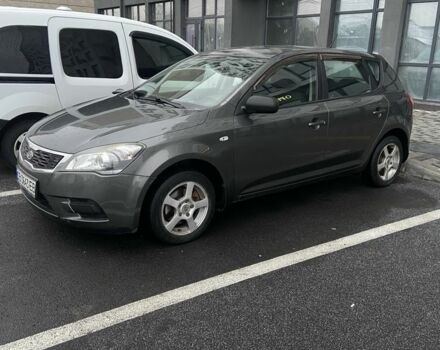 Серый Киа Сид, объемом двигателя 1.4 л и пробегом 200 тыс. км за 7000 $, фото 4 на Automoto.ua