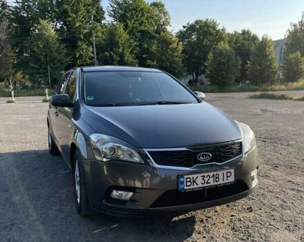 Серый Киа Сид, объемом двигателя 1.4 л и пробегом 200 тыс. км за 7300 $, фото 1 на Automoto.ua