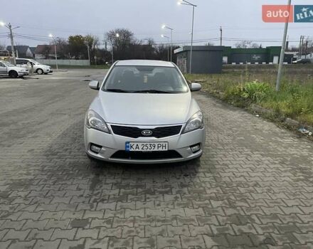 Серый Киа Сид, объемом двигателя 1.58 л и пробегом 238 тыс. км за 6100 $, фото 5 на Automoto.ua