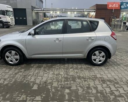 Серый Киа Сид, объемом двигателя 1.58 л и пробегом 238 тыс. км за 6100 $, фото 4 на Automoto.ua