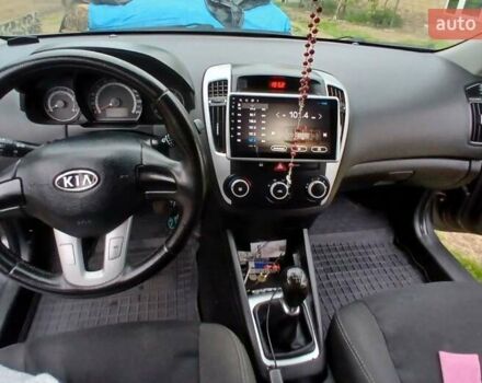 Серый Киа Сид, объемом двигателя 1.4 л и пробегом 264 тыс. км за 5800 $, фото 2 на Automoto.ua